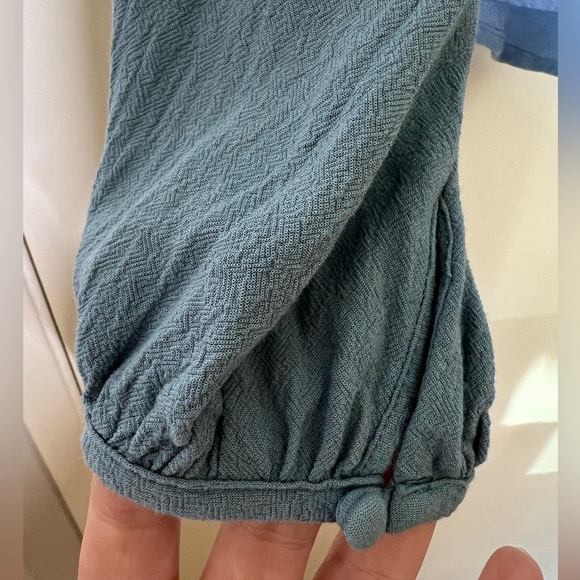 Lightweight blue blouse - Picture 4 of 4